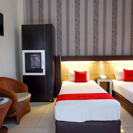 Reddoorz @ Hotel Bumi Palupy Extérieur photo