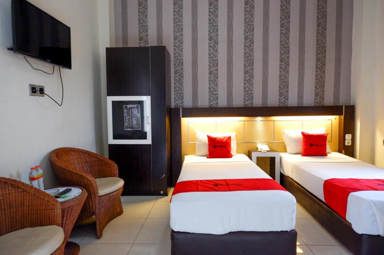 Reddoorz @ Hotel Bumi Palupy Extérieur photo
