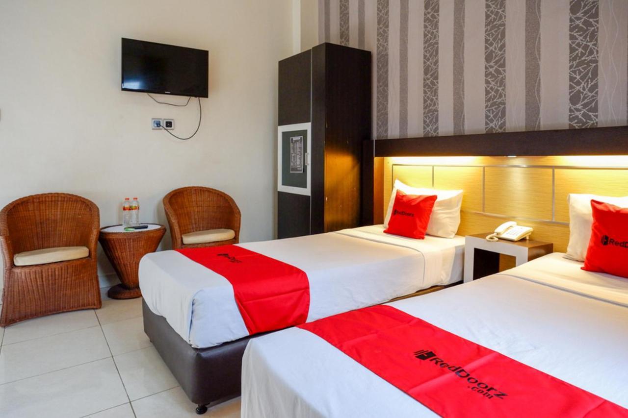 Reddoorz @ Hotel Bumi Palupy Extérieur photo