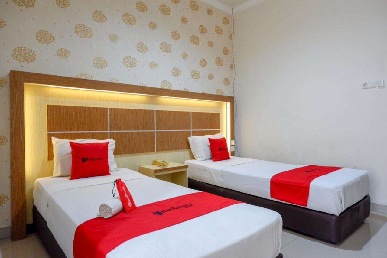 Reddoorz @ Hotel Bumi Palupy Extérieur photo