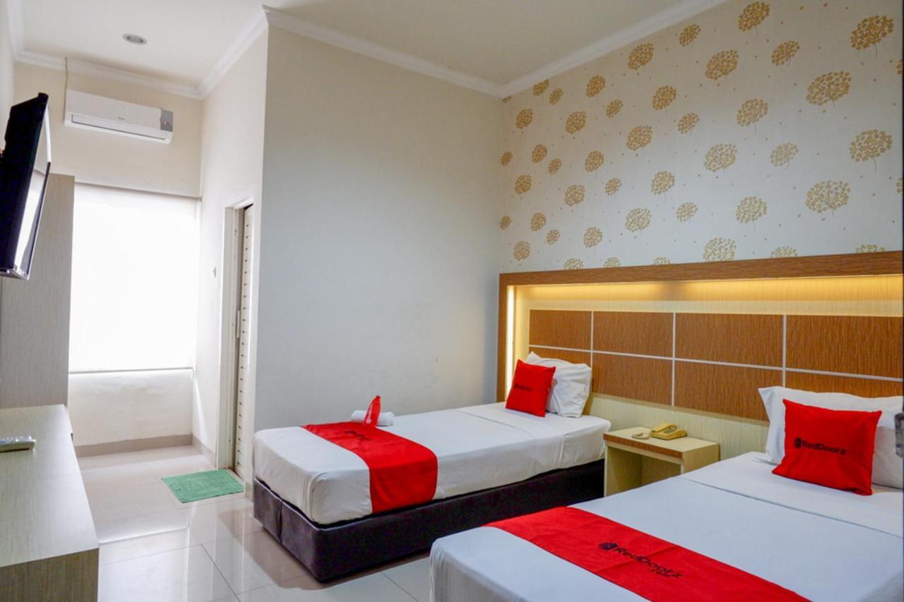 Reddoorz @ Hotel Bumi Palupy Extérieur photo