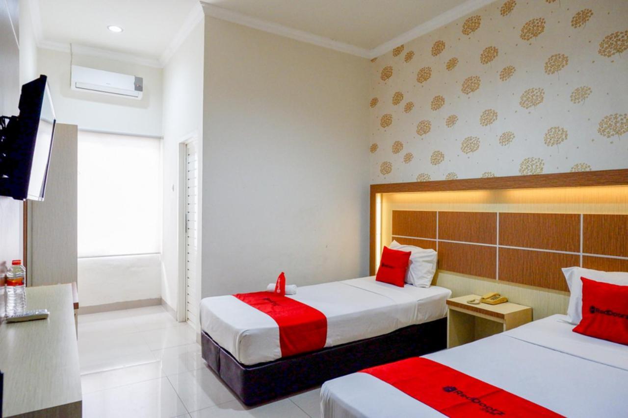 Reddoorz @ Hotel Bumi Palupy Extérieur photo
