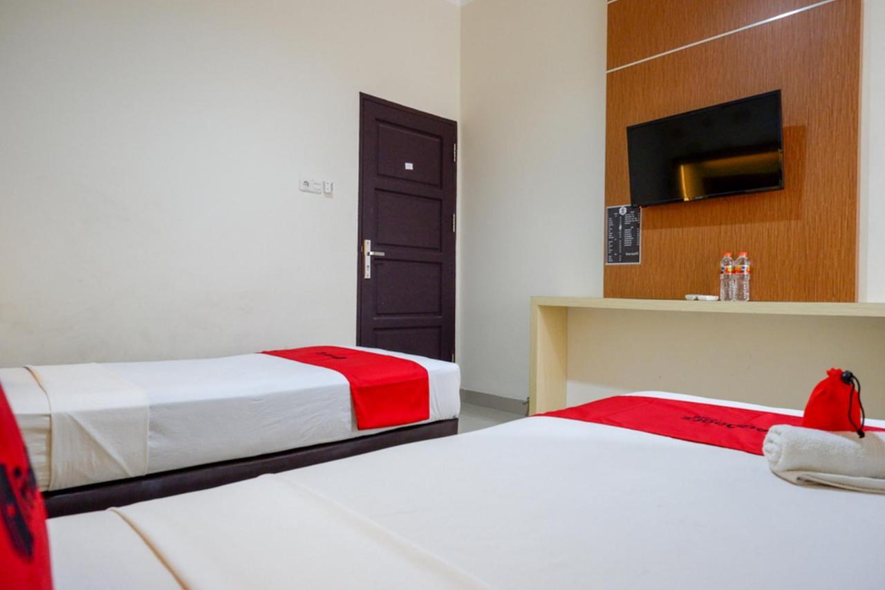Reddoorz @ Hotel Bumi Palupy Extérieur photo